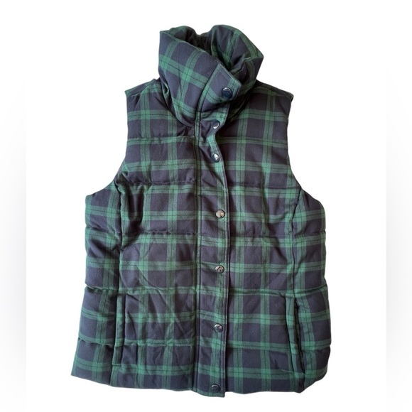 Old navy women’s cozy puffer vest. Size medium! NWOT - Picture 3 of 6